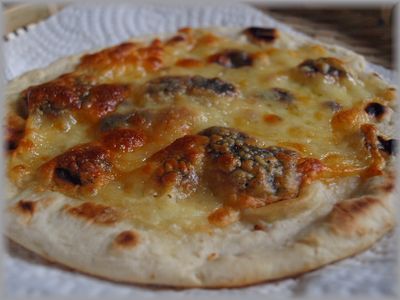 レーズン酵母のチーズピザ
