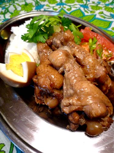 軟骨まで柔らか鶏肉のお酢たっぷり煮 フィリピン風アドボ ぱおのおうちで世界ごはん